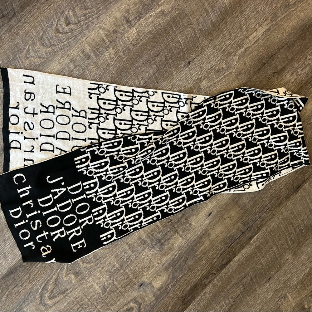 Black and White knit scarves